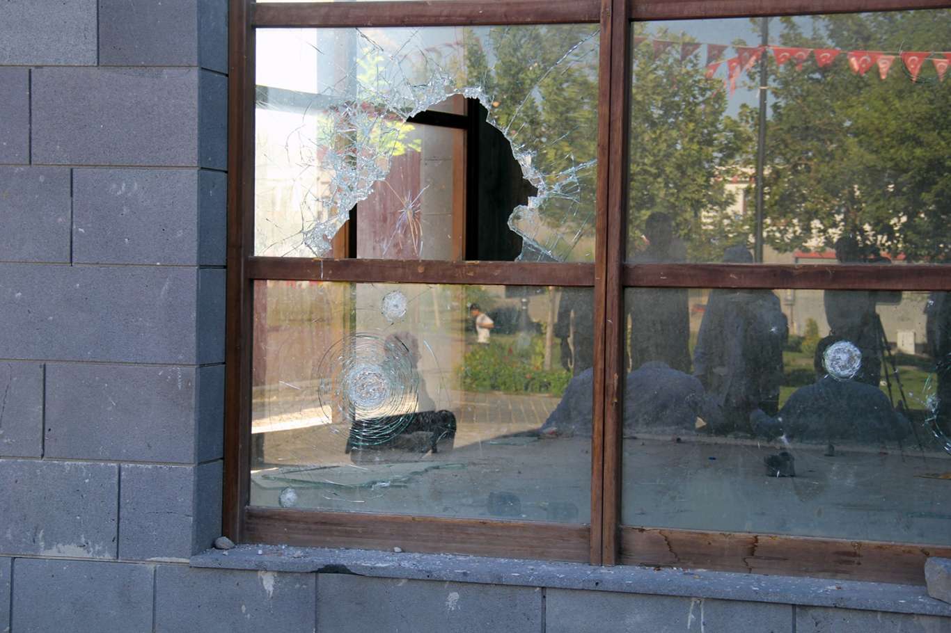 HÜDA PAR Diyarbakır İl Başkanı Dinç: Yeni yapılan Sur evleri cezaevi hücrelerini andırıyor HÜDA PAR Diyarbakır İl Başkanı Dinç: Yeni yapılan Sur evleri cezaevi hücrelerini andırıyor